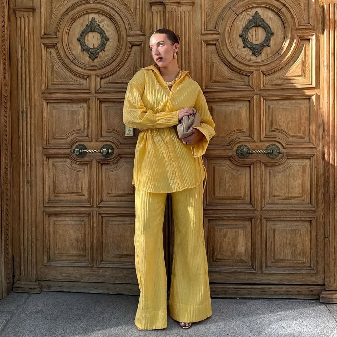 Alba Díaz Martín con un conjunto amarillo de Bali