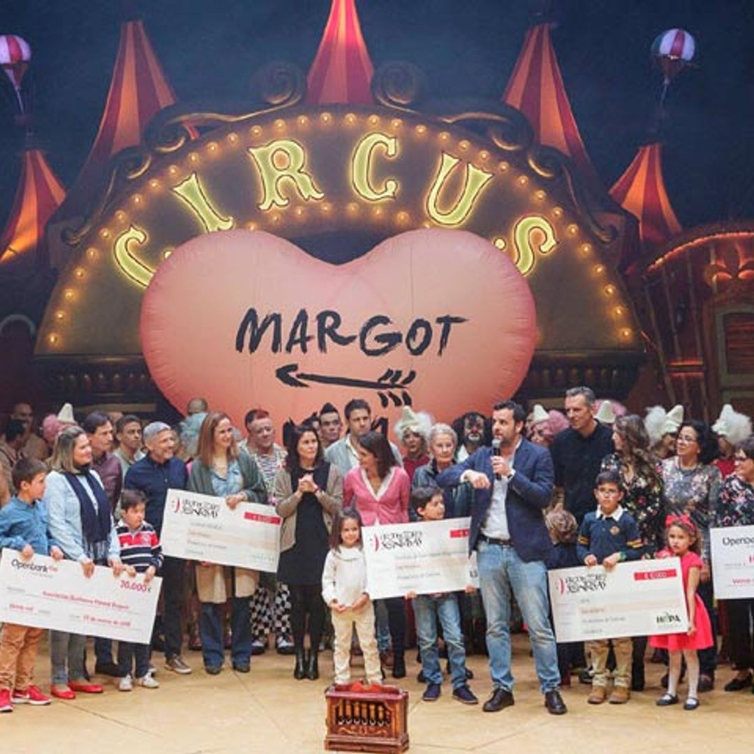 La fundación Intheos recibe uno de los cheques solidarios del espectáculo ‘Circlassica’