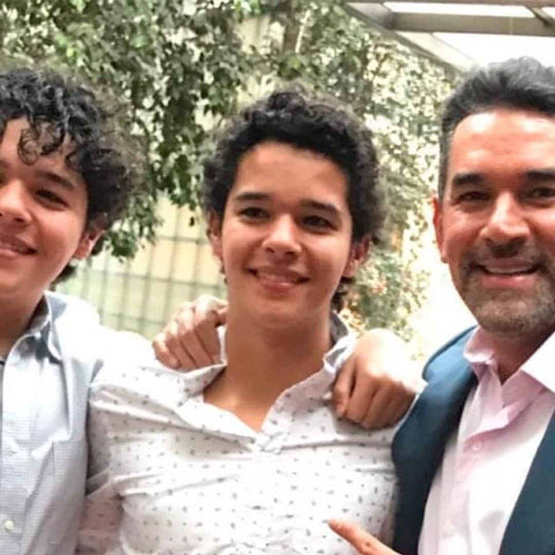 ¡Casi lo alcanzan! Los gemelos de Eduardo Santamarina a unos centímetros de ser tan altos como él