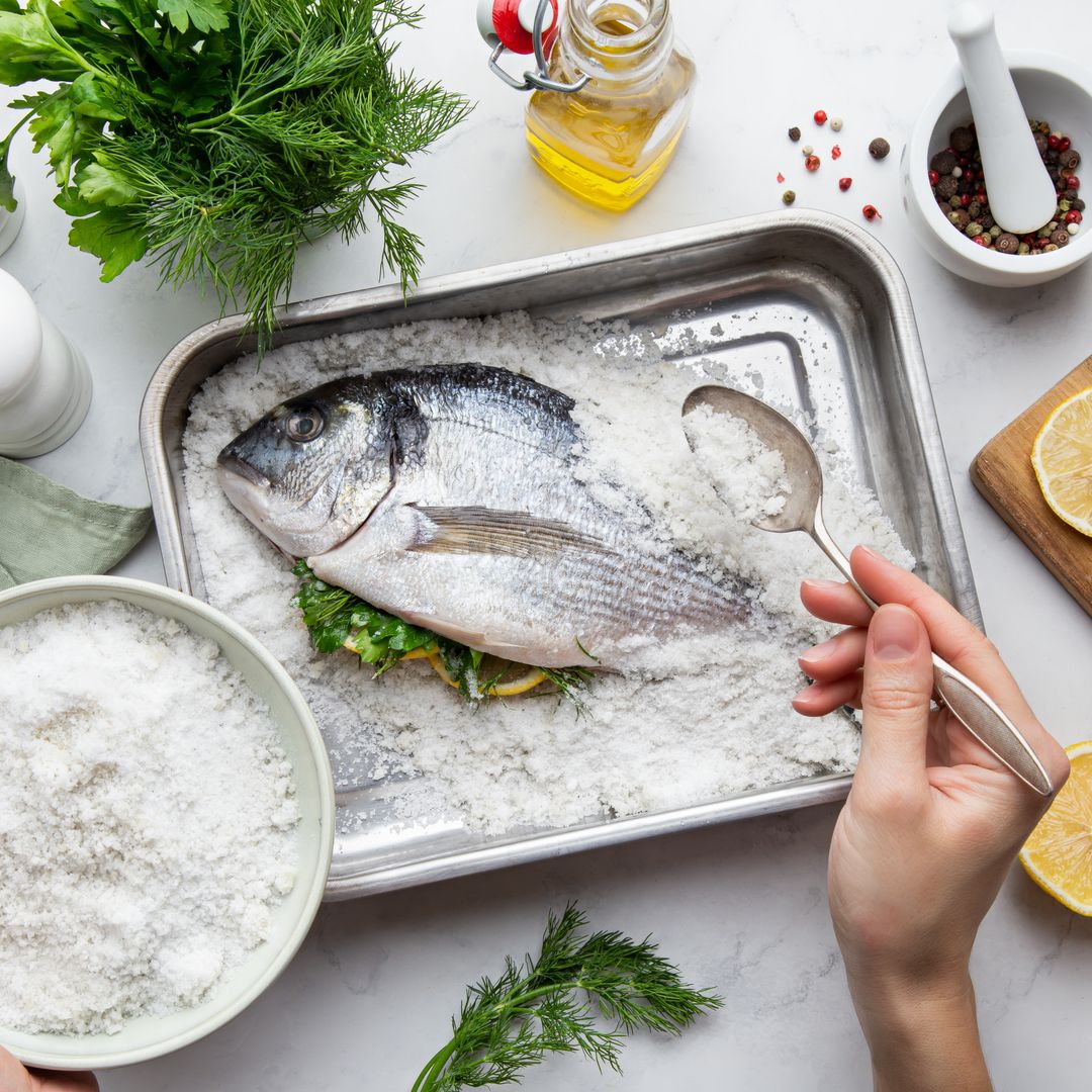 Cómo hacer pescados a la sal: 5 recetas con pocos ingredientes y muy saludables