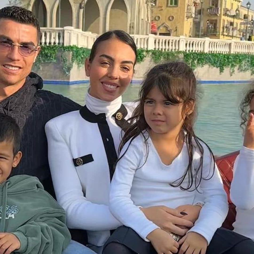 Las hijas de Cristiano Ronaldo y Georgina Rodríguez están adaptadas a su nueva vida y ya cantan en árabe