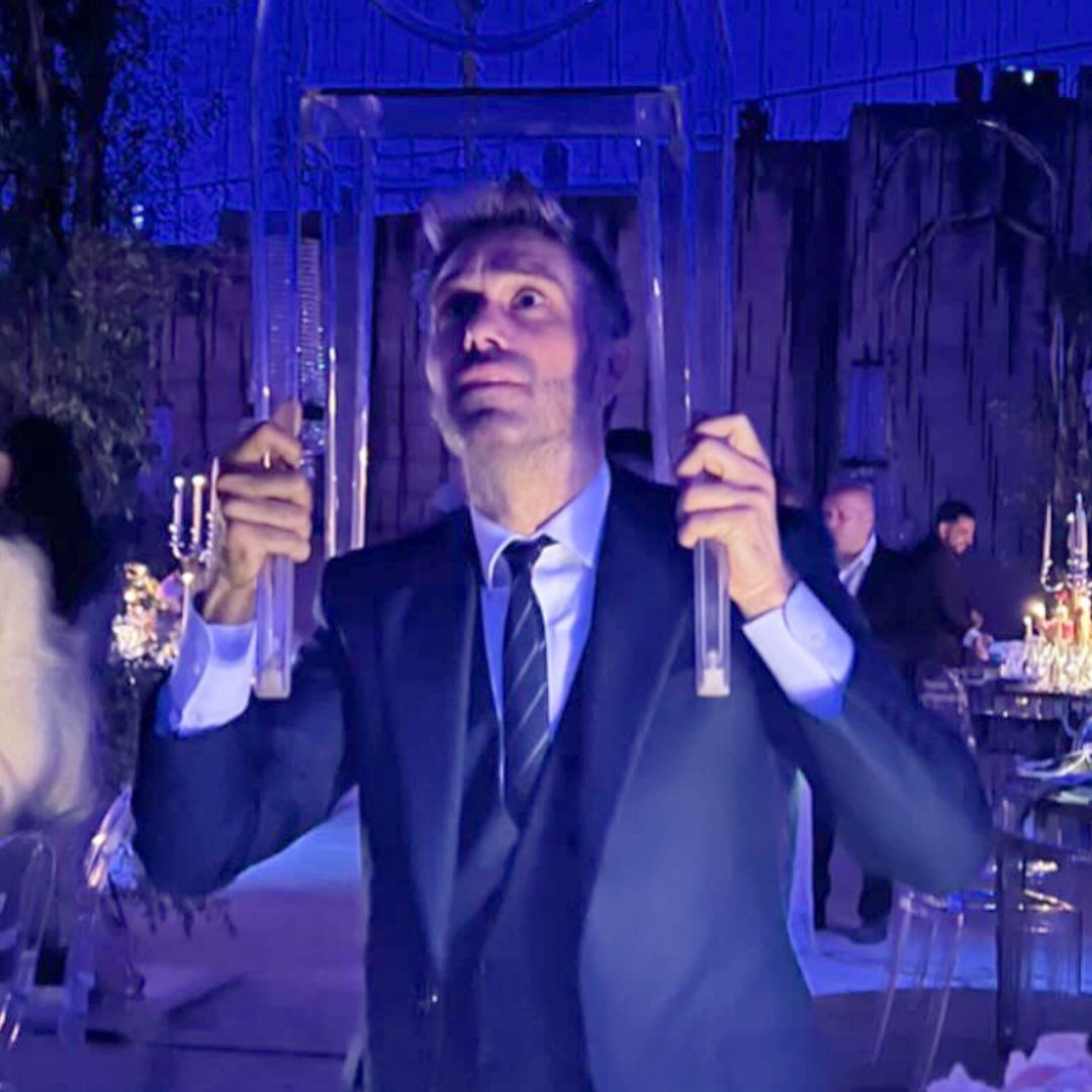 El divertido baile de Santi Millán y Dani Martínez en la boda de Edurne y otros momentos de la celebración