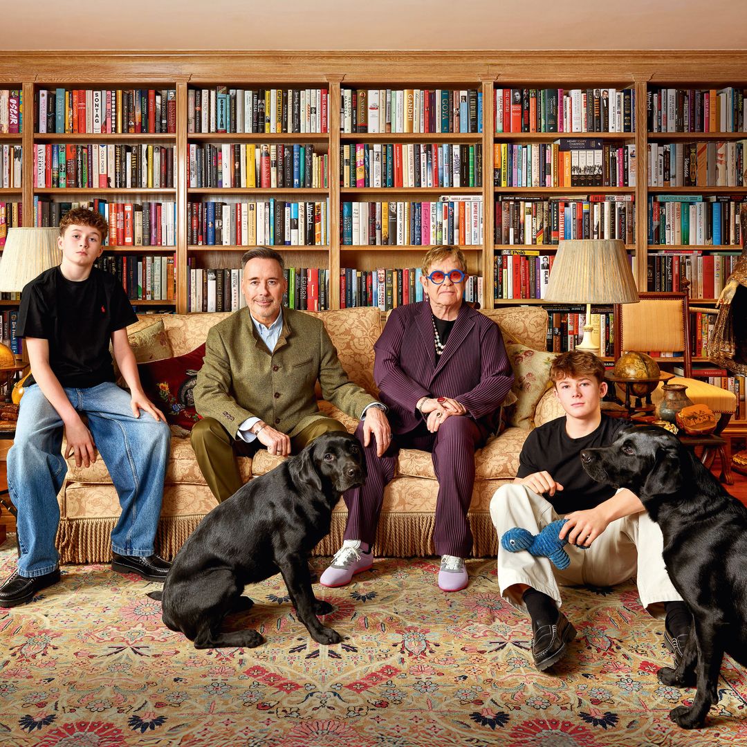 Sir Elton John y David Furnish abren las puertas de su vida privada: su primer retrato junto a sus hijos, Zachary y Elijah