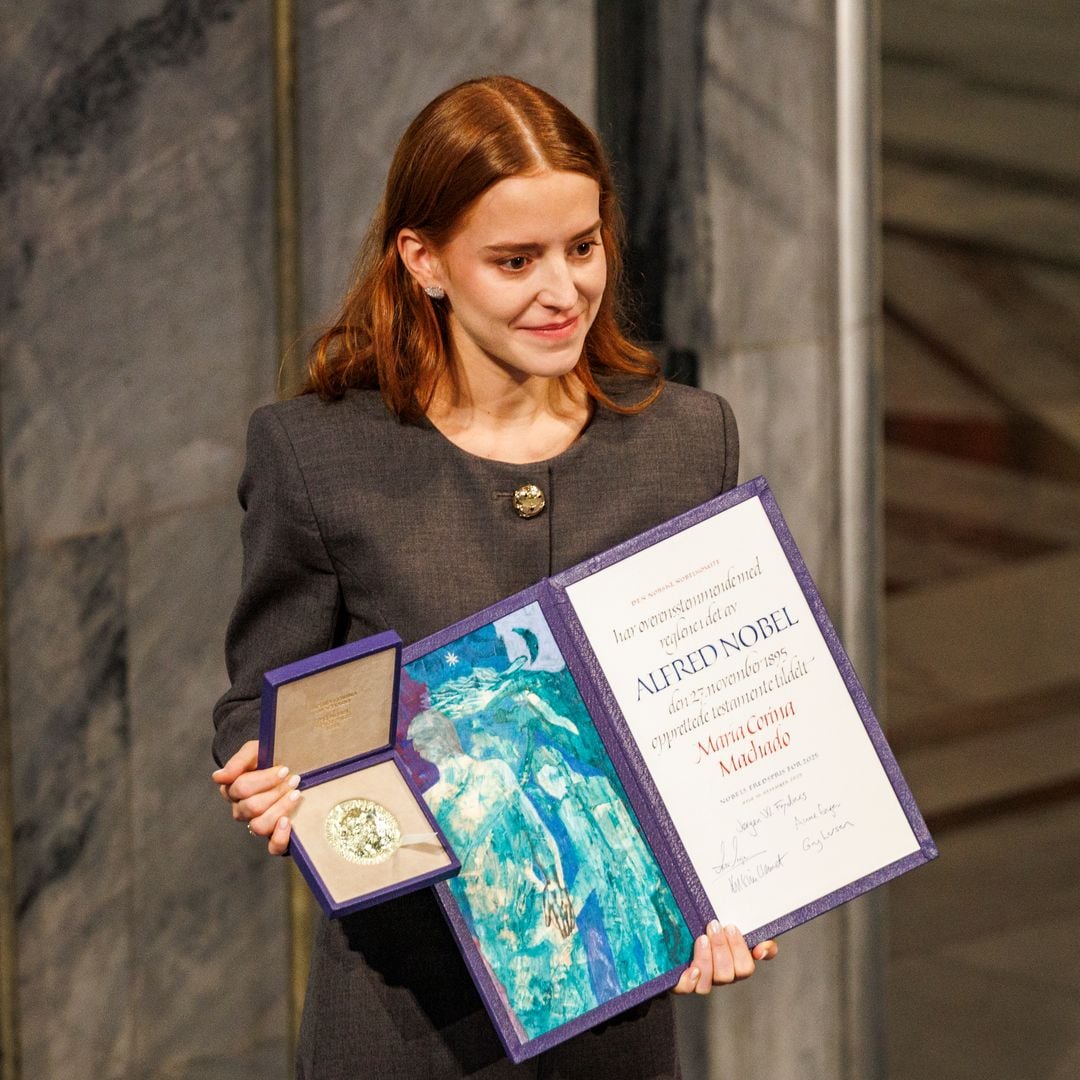 Hija de María Corina Machado recibe el Premio Nobel de la Paz en ausencia de su madre