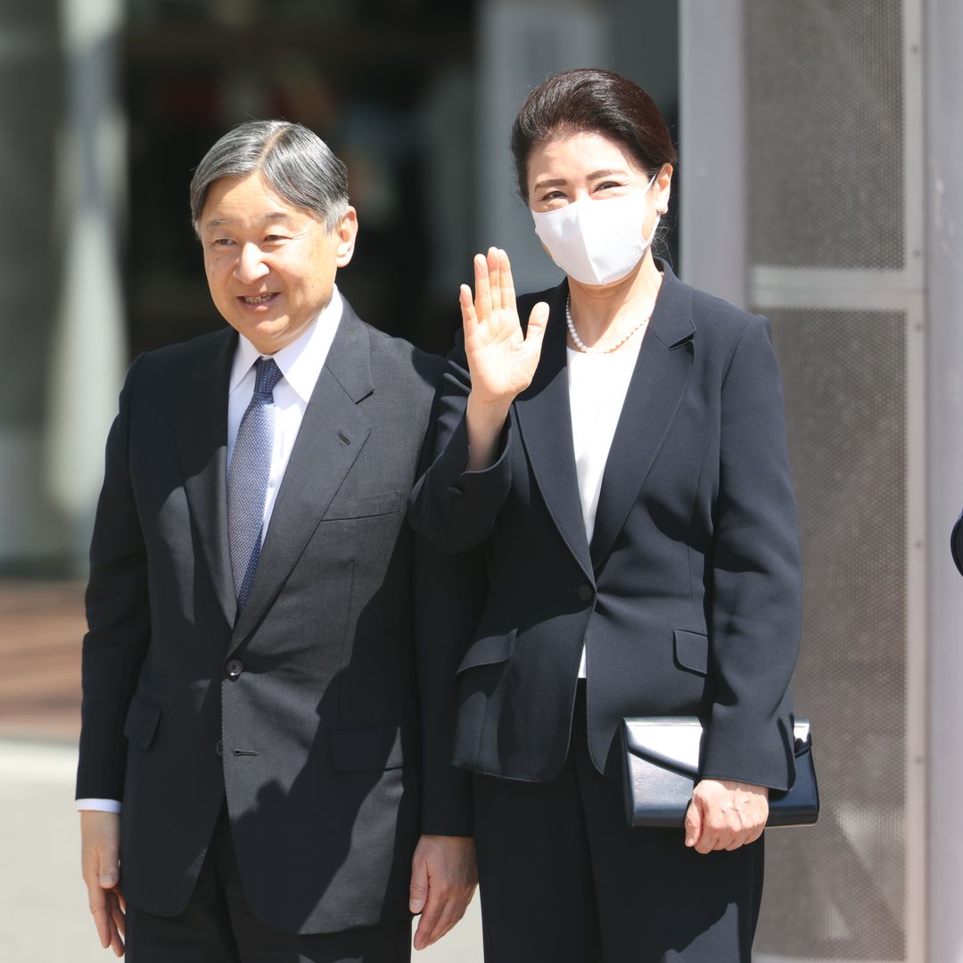 La imagen que marca un antes y un después: los emperadores de Japón, en Fukushima cuando se cumplen 15 años de la tragedia