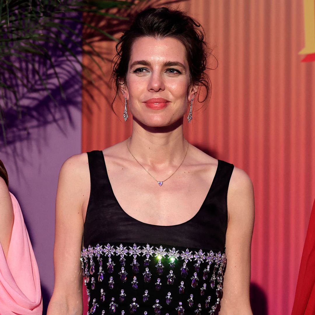 Carlota Casiraghi estrena un vestido de corsé-joya para marcar la diferencia