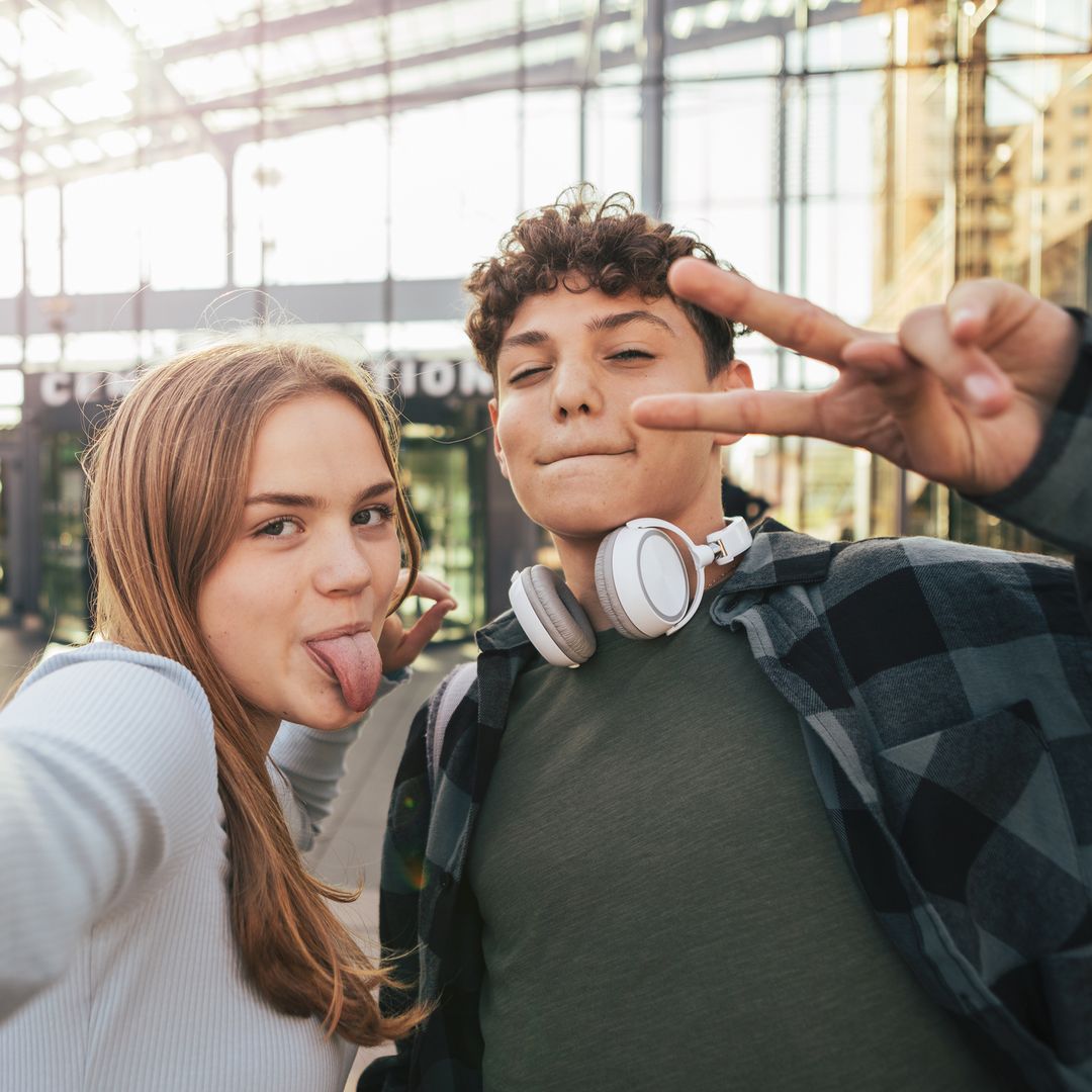 Fátima García Doval y José César Perales, sobre cuánto proteger a los adolescentes: "Lo que no es saludable es ejercer sobre ellos una protección excesiva"