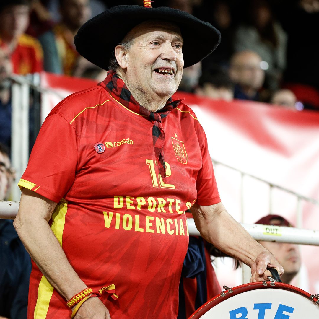 Muere Manolo el del Bombo, el hincha más icónico de la Selección Española