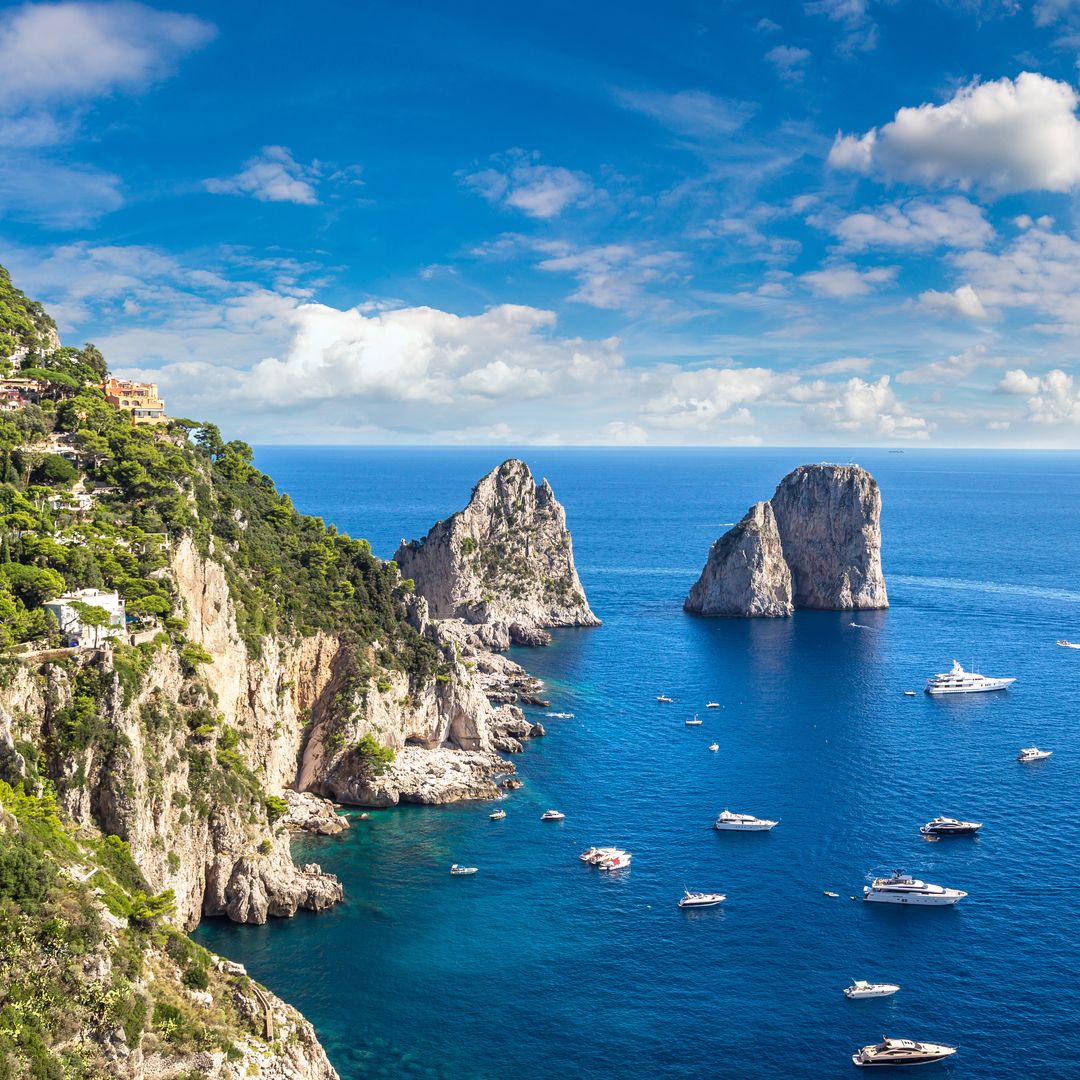 Isla de Capri y los Faraglioni, el gran símbolo de Capri, isla de Italia