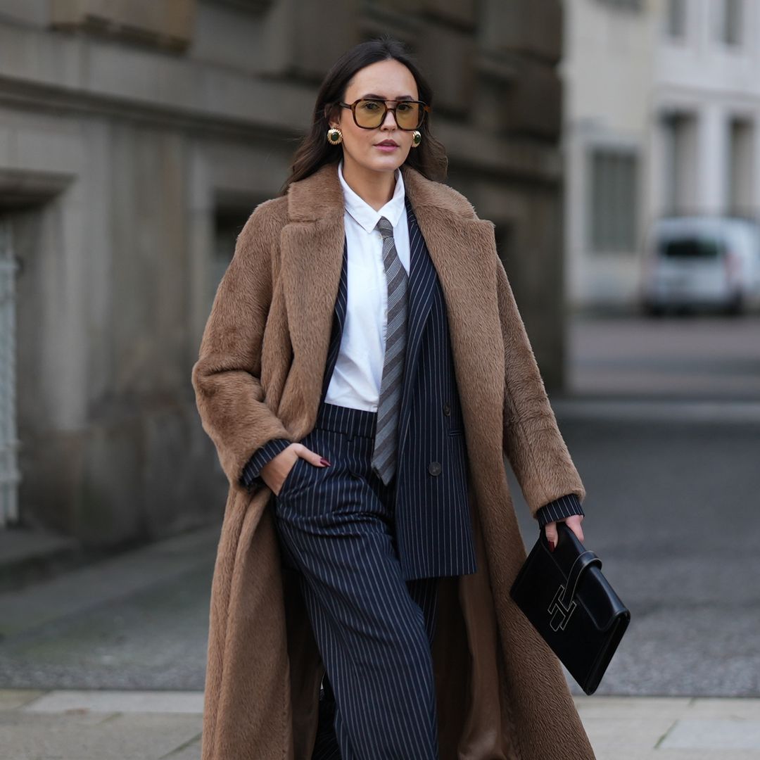 Ponerte un abrigo largo no siempre es buena idea