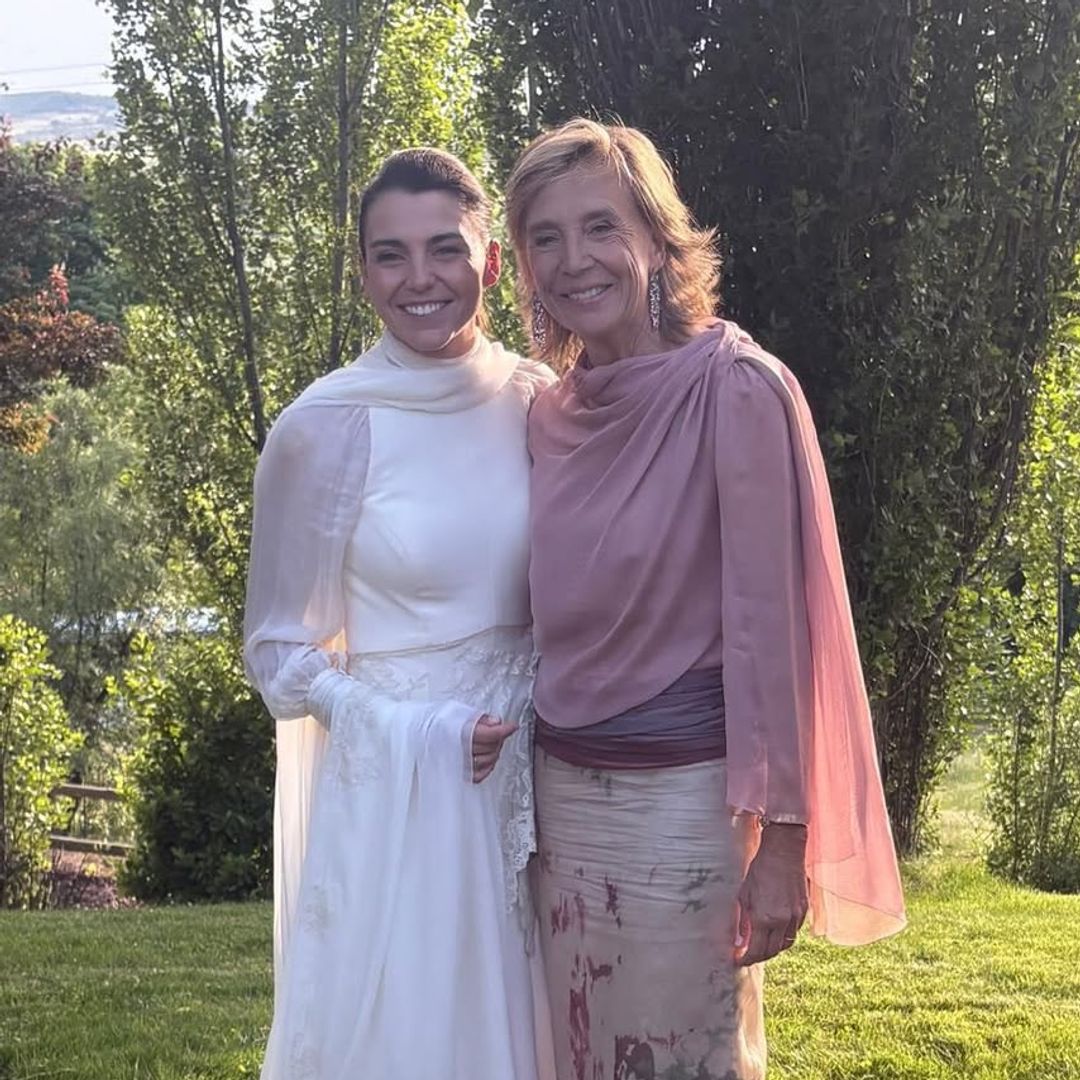 Marta Barroso reúne a sus íntimas amigas en la gran boda de su hija María este sábado: del vestido de novia a la complicidad con sus primos