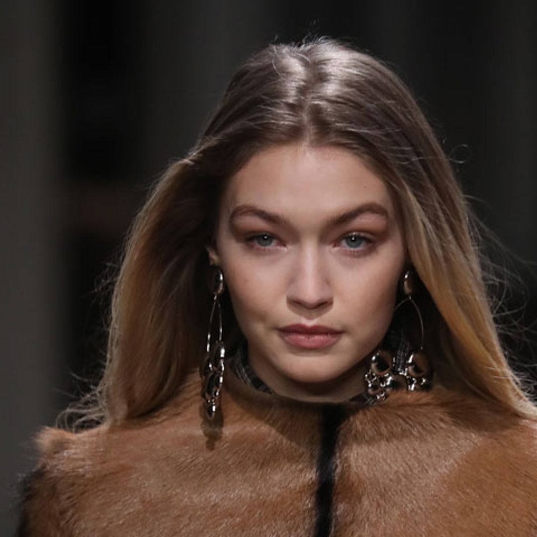 Gigi Hadid y  la exclusiva 'chaqueta-comic' de entretiempo que te encantaría tener