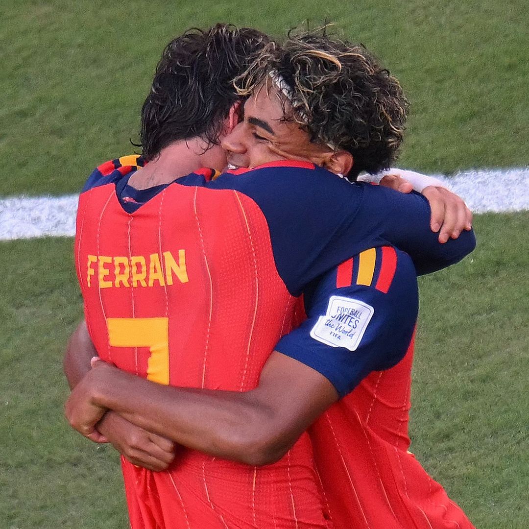 El vídeo que te hará revivir la victoria de anoche: el triunfo de La Roja, desde dentro entre lágrimas, cánticos y mucho orgullo