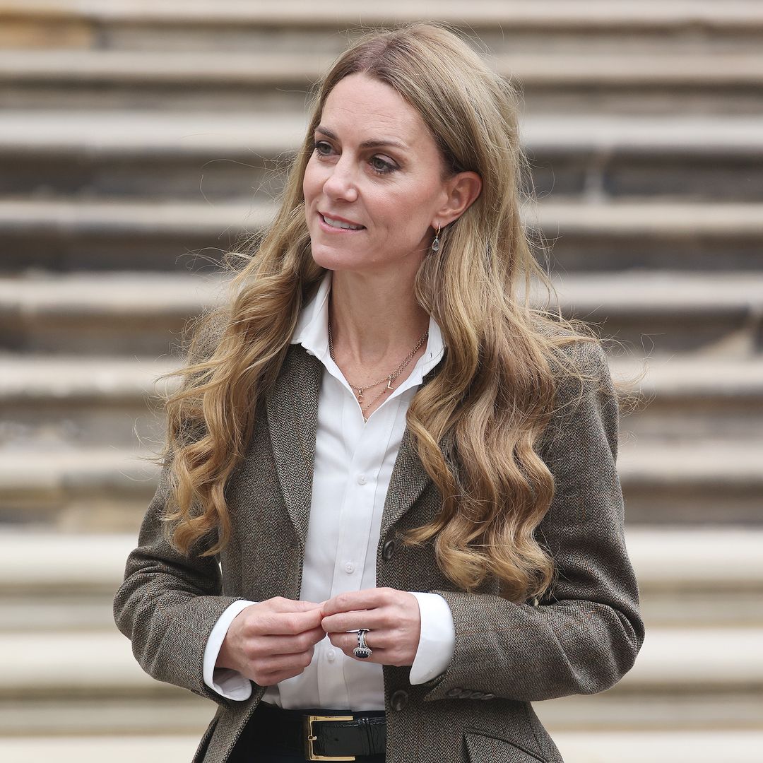La reaparición de Kate Middleton tras su cambio de look: mocasines de punta y un recuerdo a sus hijos
