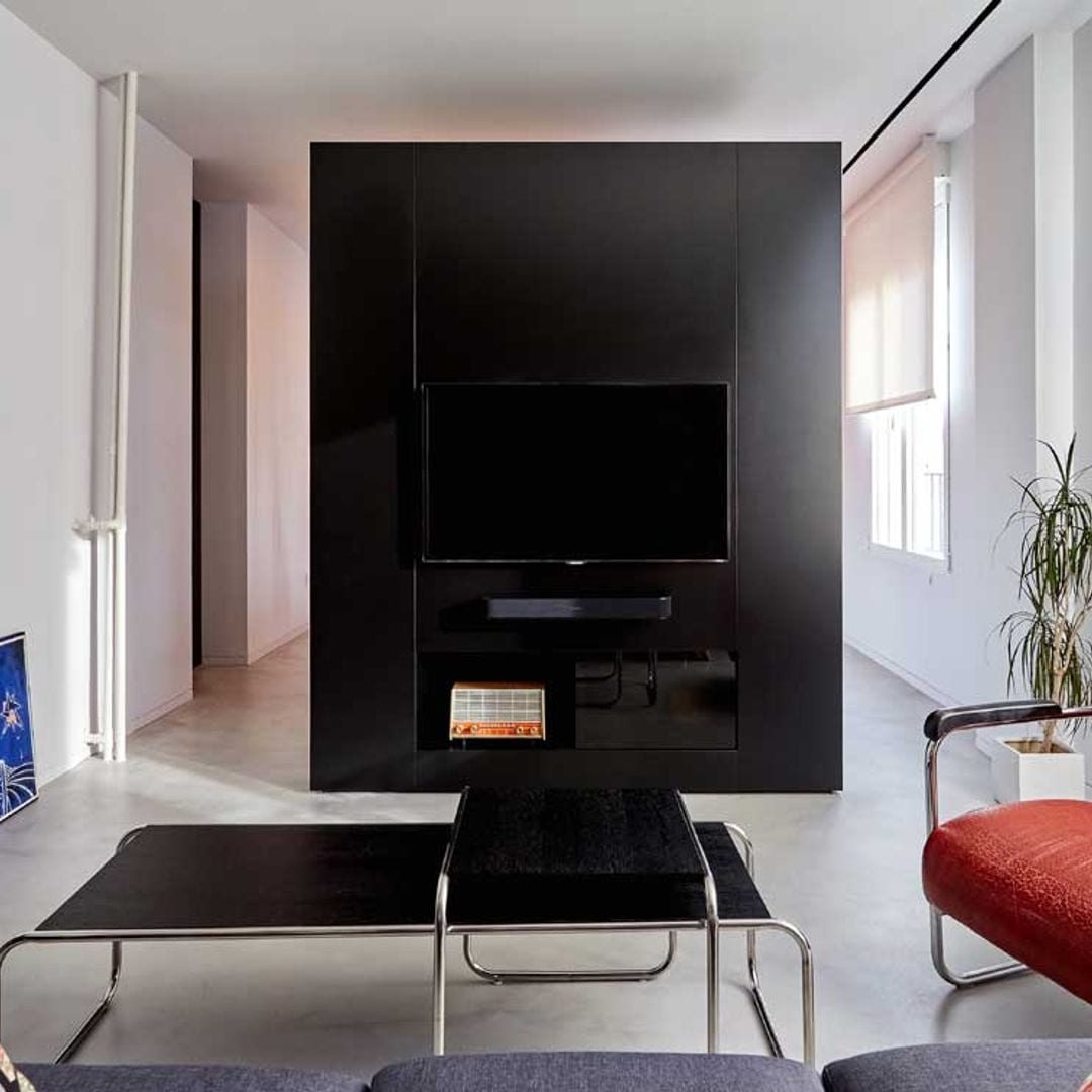 Un piso en Madrid con una decoración sorprendente y muy medida