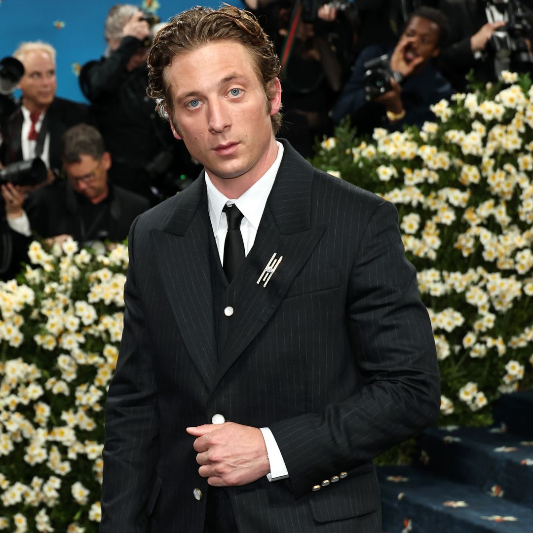El encanto de Jeremy Allen White conquista a Louis Vuitton: es nombrado nuevo embajador