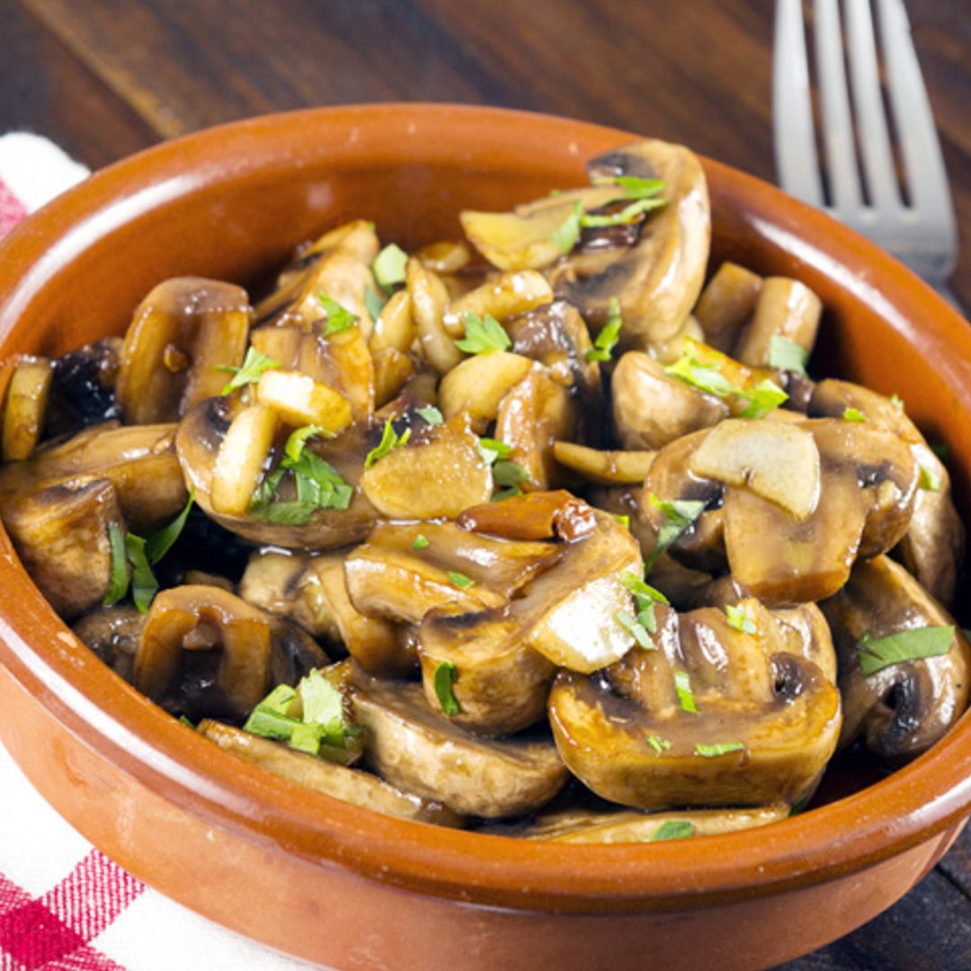 Cazuela de champiñones al ajillo
