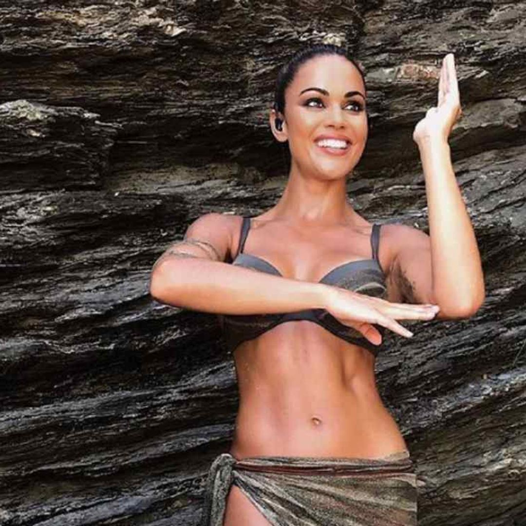 Lara Álvarez muestra sus dotes de bailarina ¡haciendo el salto de 'Dirty Dancing'!