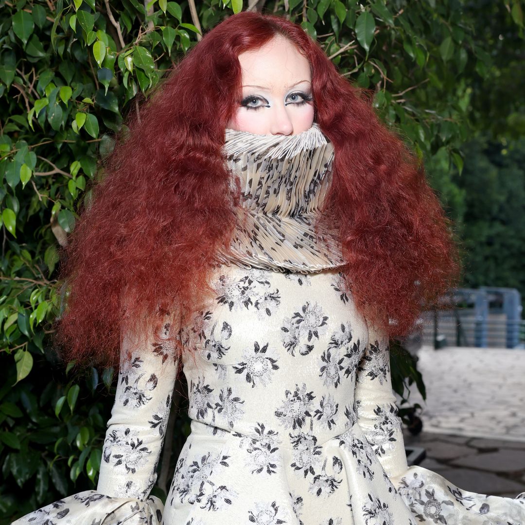 Chappell Roan sorprende con un 'look' de inspiración medieval en Los Ángeles