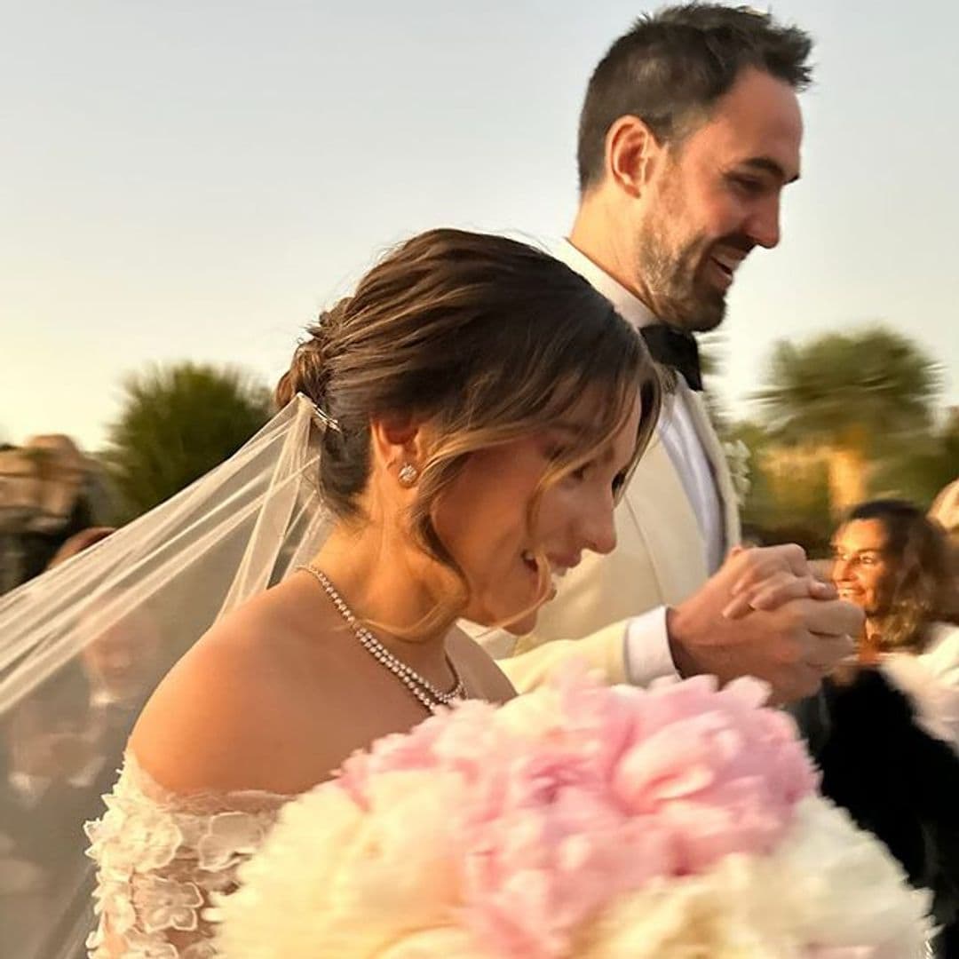 Desde su luna de miel, Sofía Castro comparte nuevos detalles de su vestido de novia