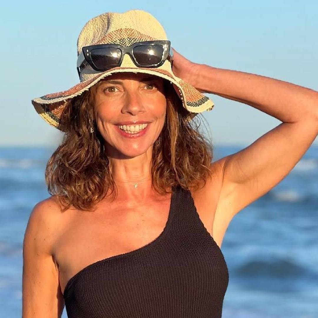 El espectacular posado de Maribel Verdú en bikini a sus 52 años