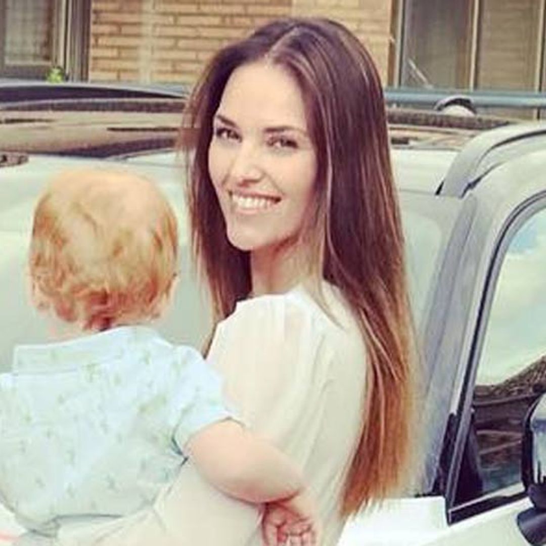 ¡Tras los pasos de papá! Alan, el hijo de Helen Lindes, encesta su primera canasta