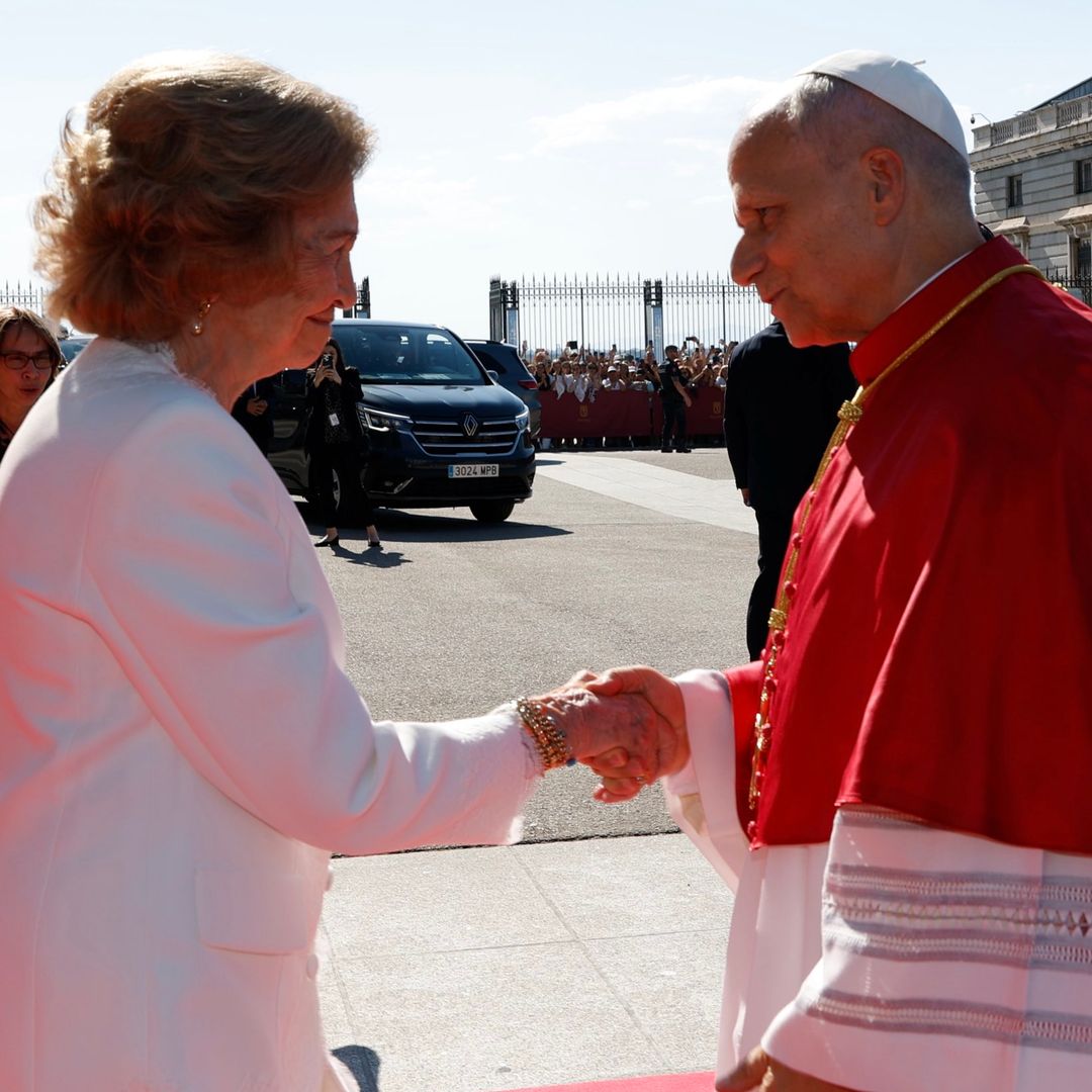 La reina Sofía y el doble encuentro con León XIV, el séptimo Papa al que conoce: de la Nunciatura a la Almudena