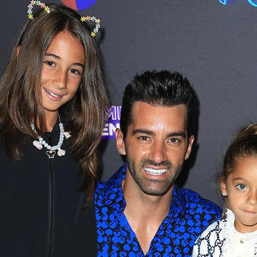 ¡De Gucci en Premios Juventud! La hija de Adamari López y Toni Costa lució muy a la moda