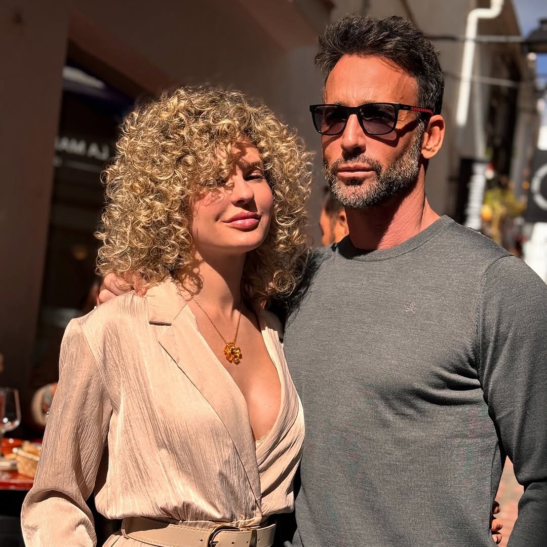 Sheila Casas confiesa las sorprendentes manías de Álvaro Muñoz Escassi al volver de la isla: 'Seguía con el mood'