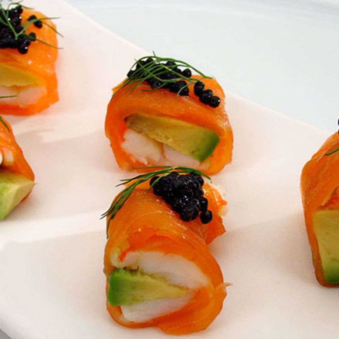 Rollitos de aguacate con salmón ahumado