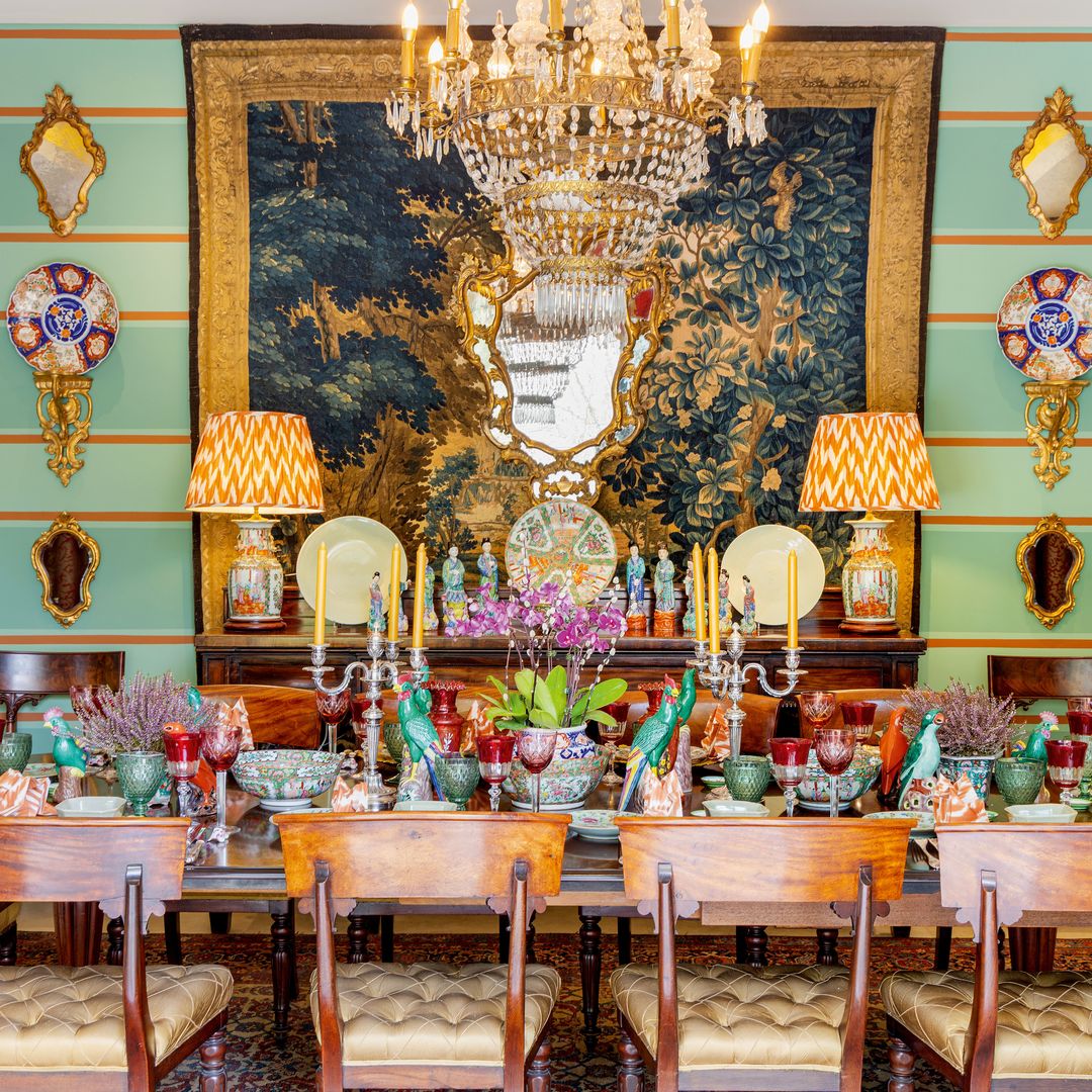 El comedor, que está repleto de antigüedades. 