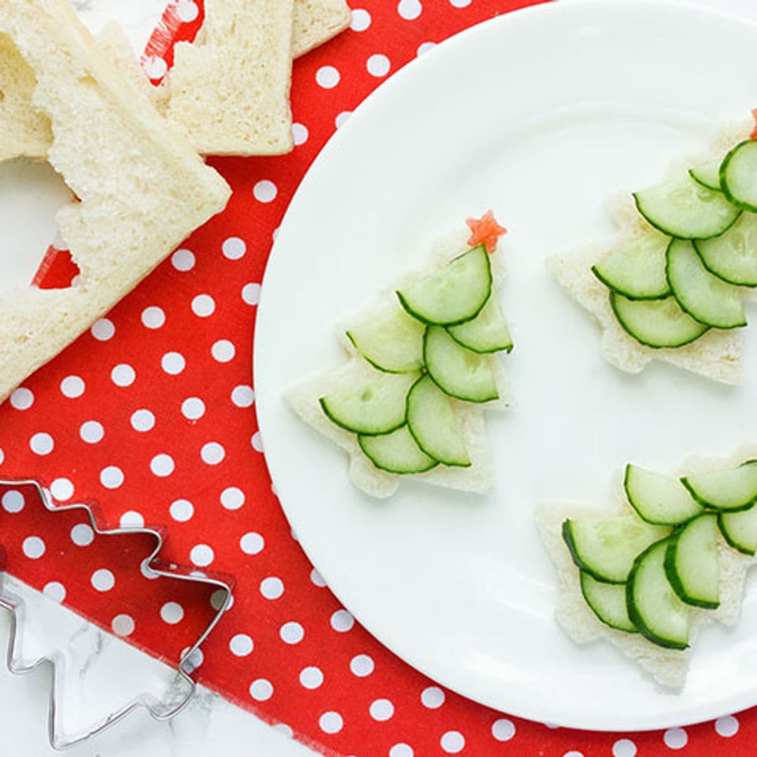 Árboles de Navidad de pepino y queso crema