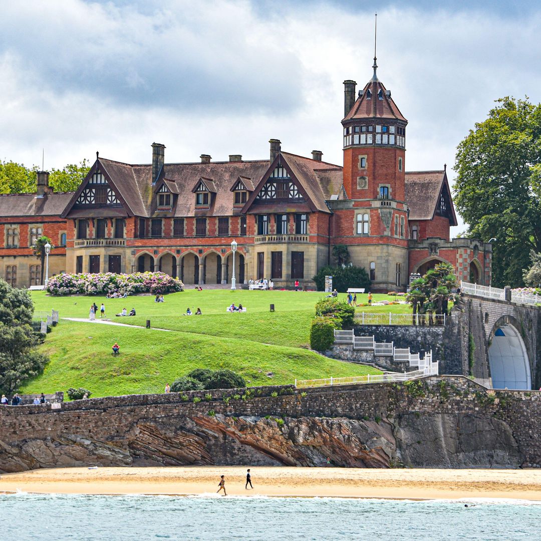 Palacio Miramar, playa Ondarreta, bahía de La Concha, San Sebastián