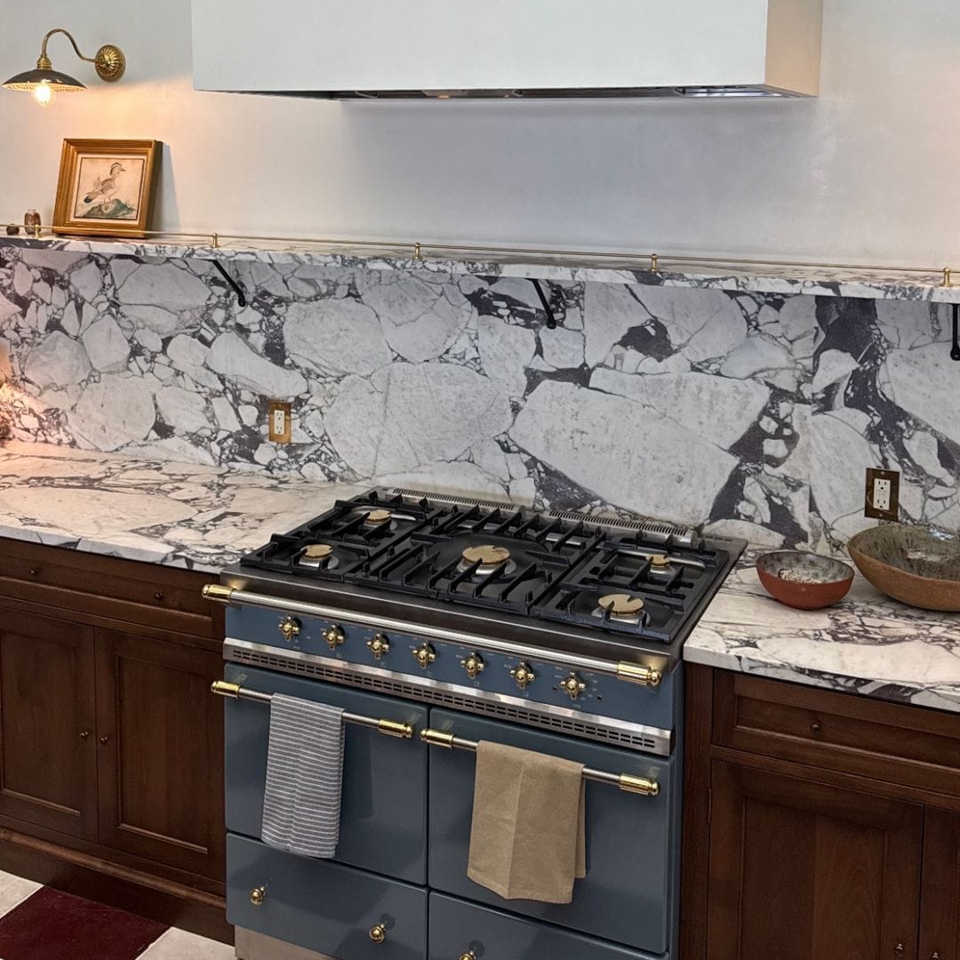 La cocina de la nueva casa de Jenner es uno de los espacios más sofisticados de la propiedad.