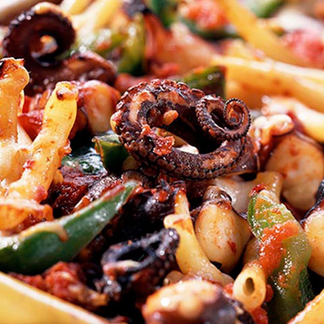 Pulpo a la cazuela con macarrones