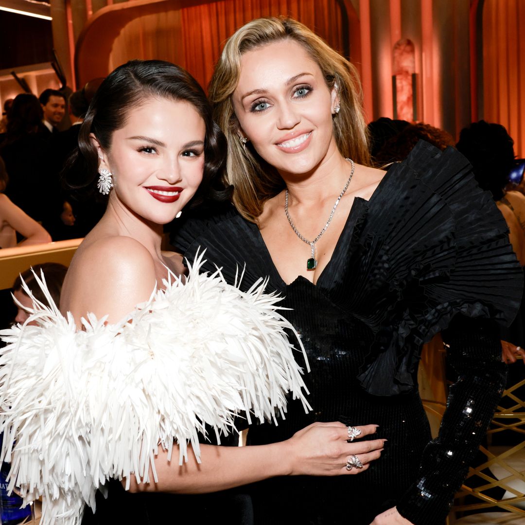 Miley Cyrus y Selena Gomez, un reencuentro lleno de nostalgia en los Golden Globes 2026