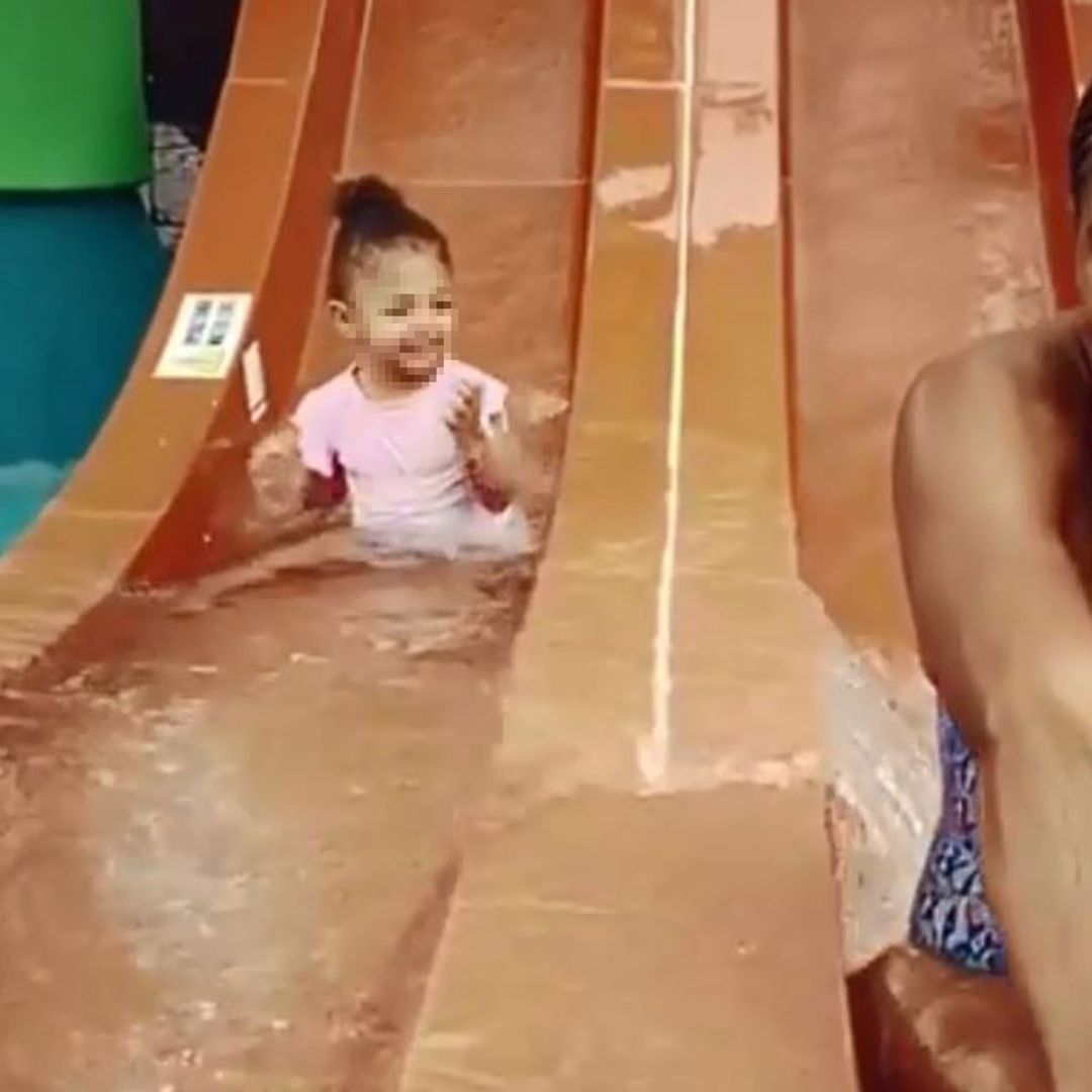 ¿Quién se tira mejor? El duelo de Serena Williams con su hija Olympia en un tobogán