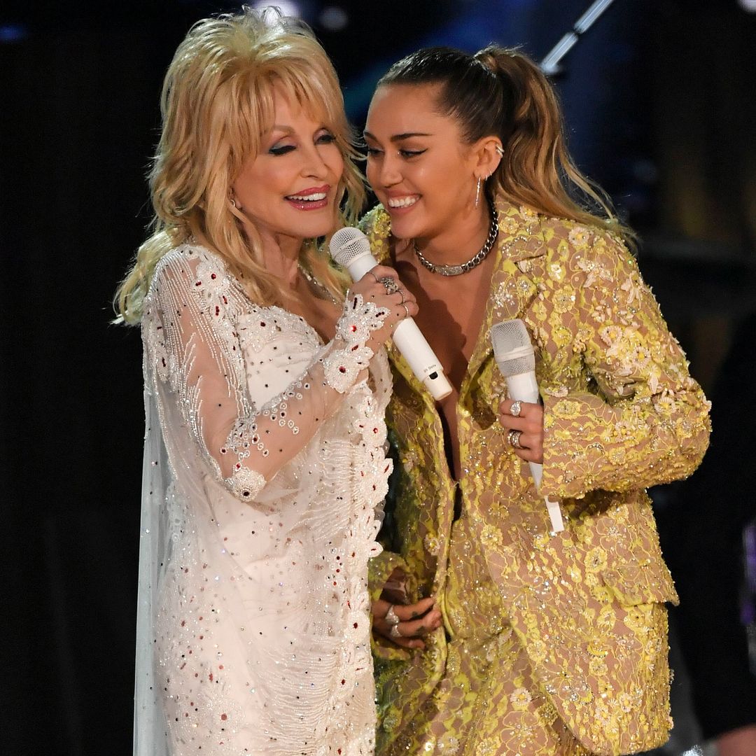 Miley Cyrus, rota al despedir a su tía Dolly Parton, que podría haberle dejado su fortuna: "Quería que escribiera una canción sobre esto"