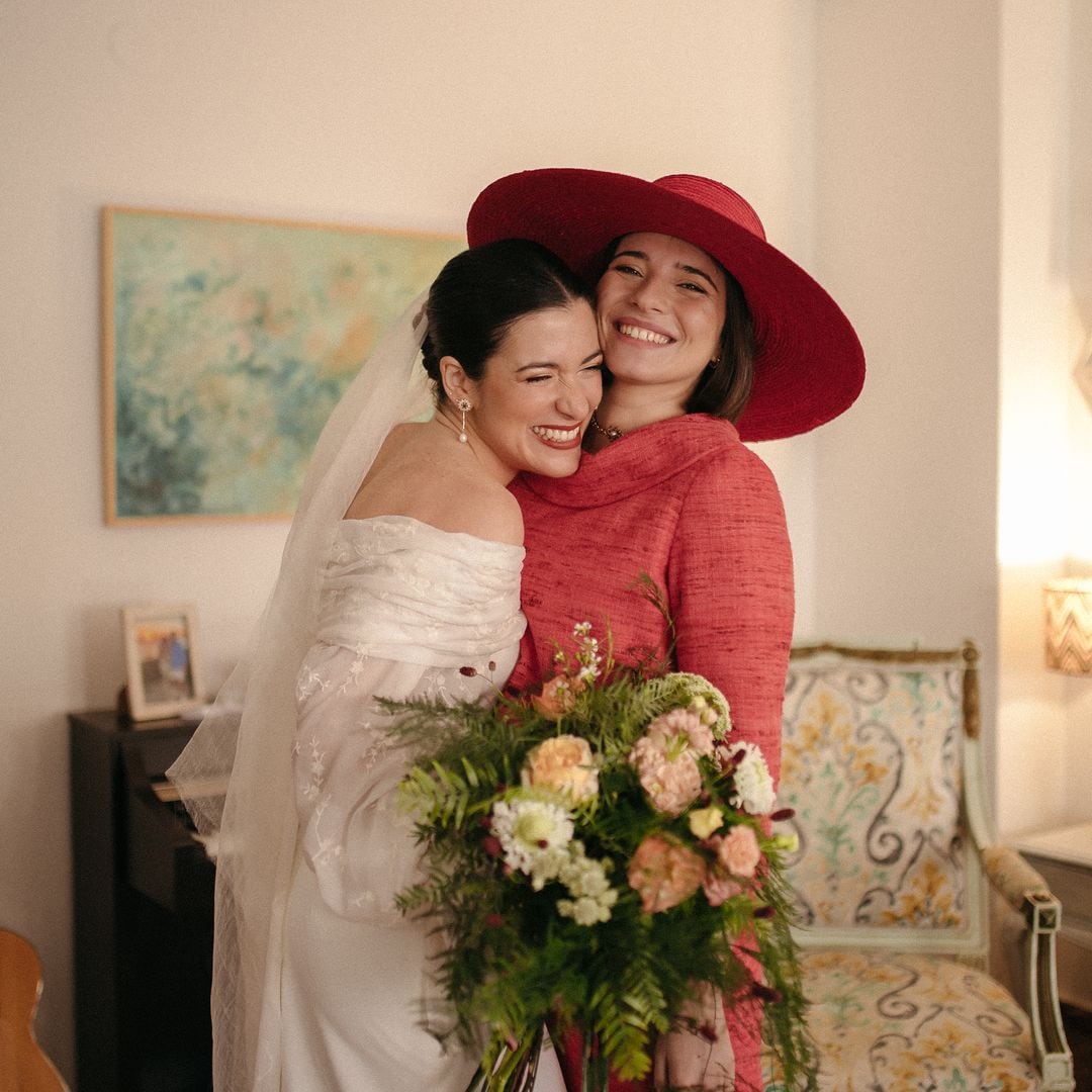 Soy experta en protocolo y así debe ir vestida la hermana de la novia: 'Hay un color prohibido'