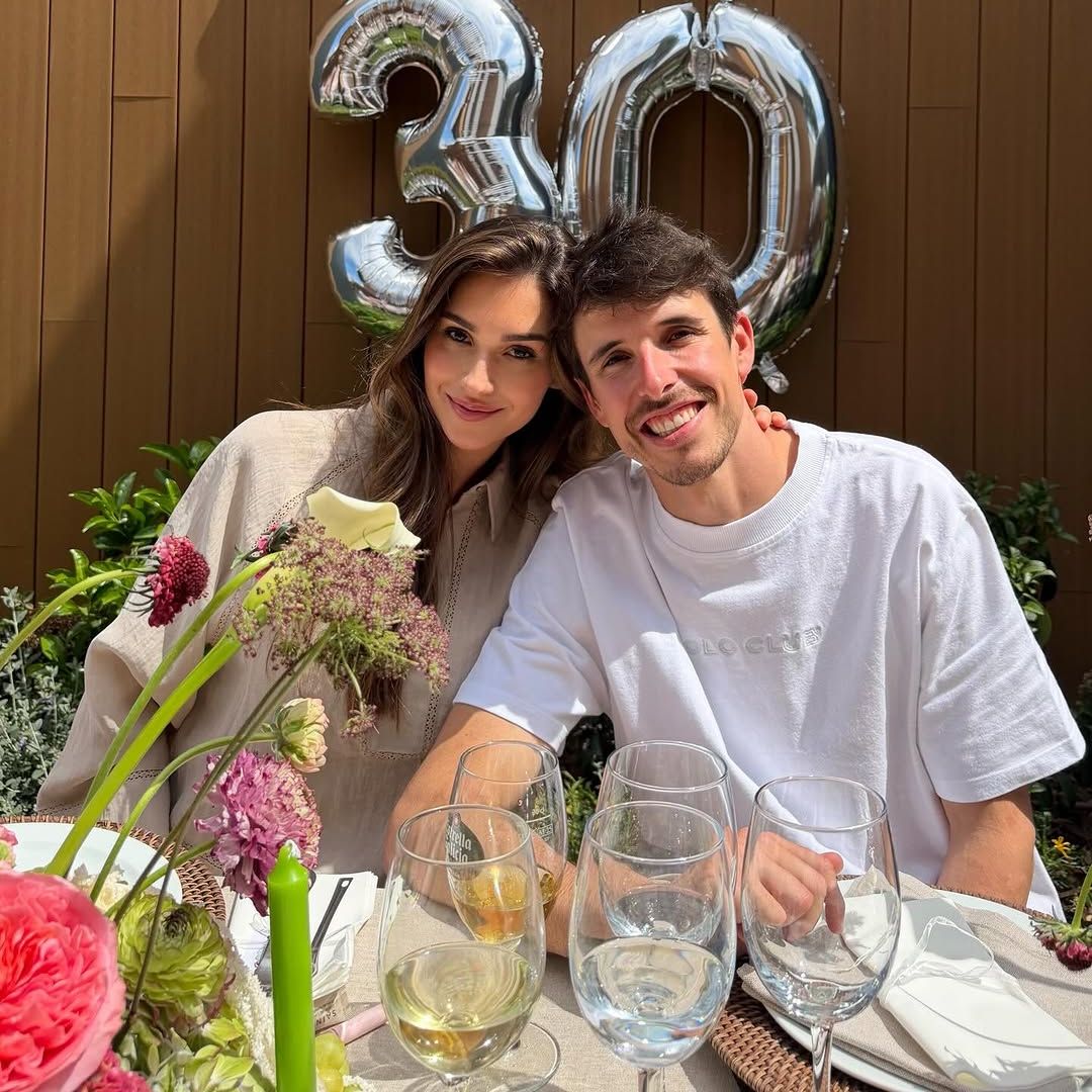 Quién es Gabriela Guzmán, la guapísima novia de Álex Márquez con quien el piloto ha celebrado su 30 cumpleaños