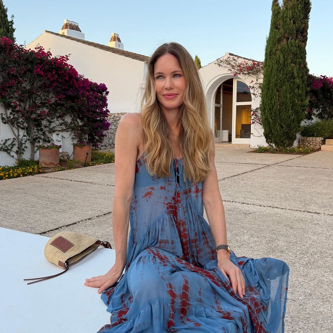Helen Svedin y Martina Figo inauguran el verano en Menorca con sus looks: la modelo apuesta por el estilo bohemio y su hija por el aire 'vintage' de los 2000