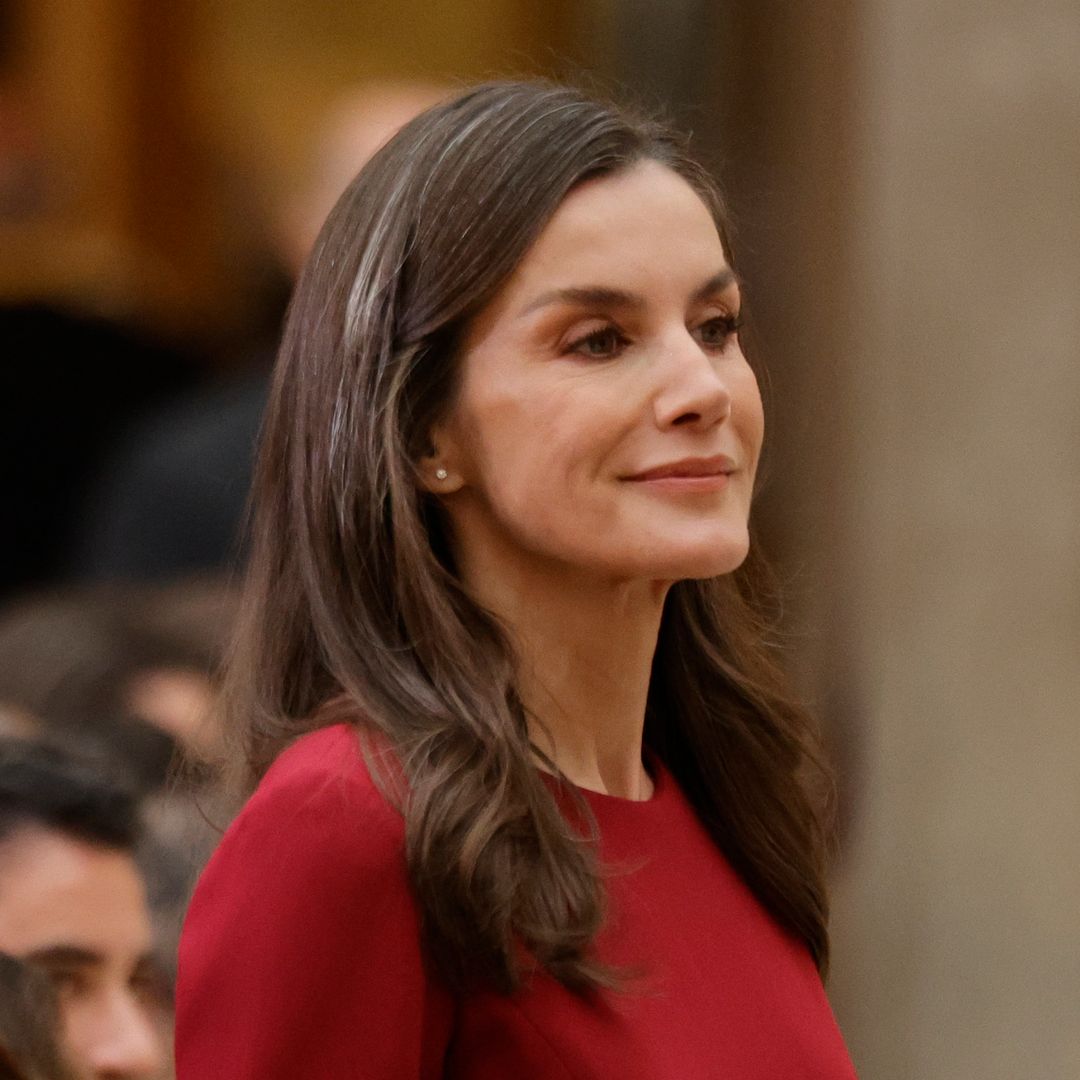 Nuestra experta en colorimetría revela por qué la reina Letizia está tan guapa de rojo: "Potencia su belleza y proyecta seguridad"