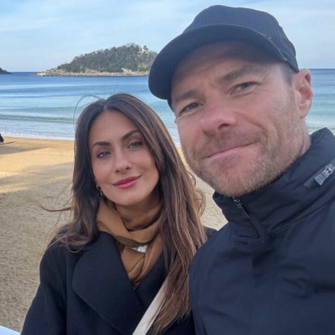 Las hijas de Xabi Alonso y Nagore Aranburu acaparan el protagonismo durante sus vacaciones familiares en Menorca