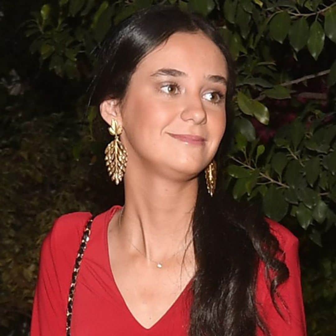 Victoria Federica recicla el vestido de su puesta de largo y con una capa a medida