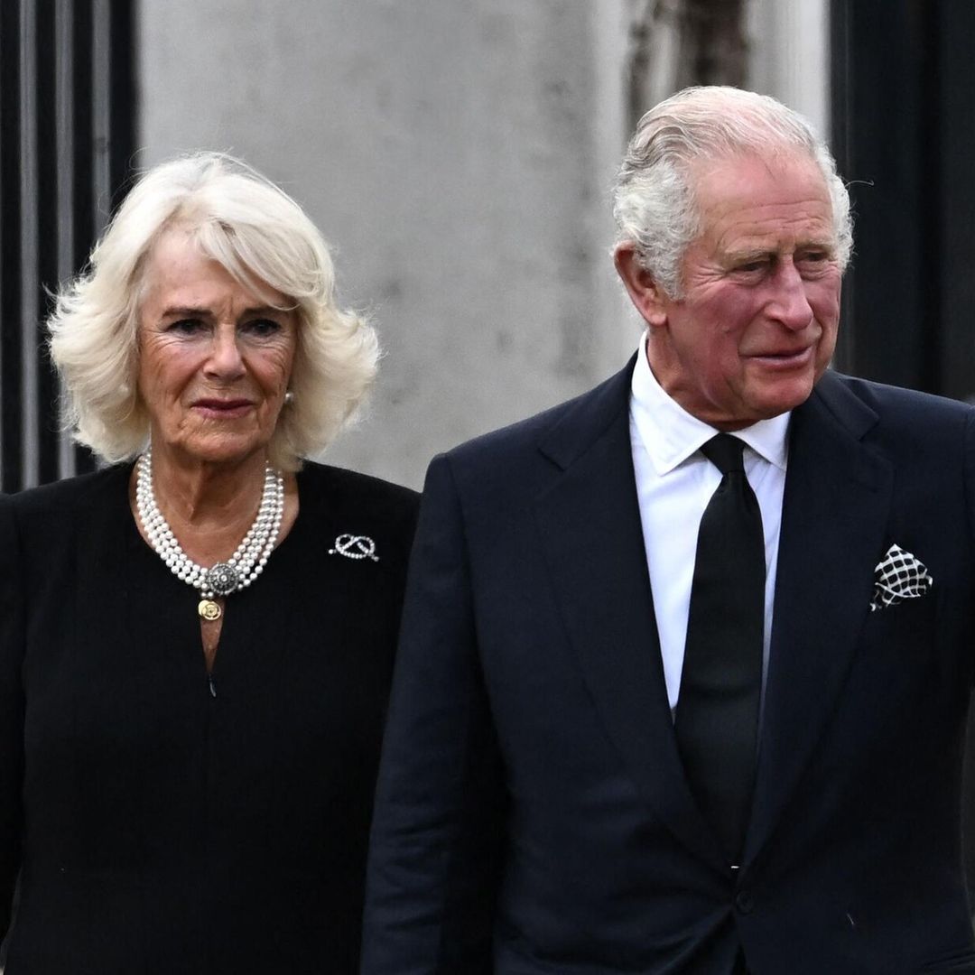 Los reyes Carlos y Camila son arropados por el cariño de los británicos a su llegada al Palacio de Buckingham