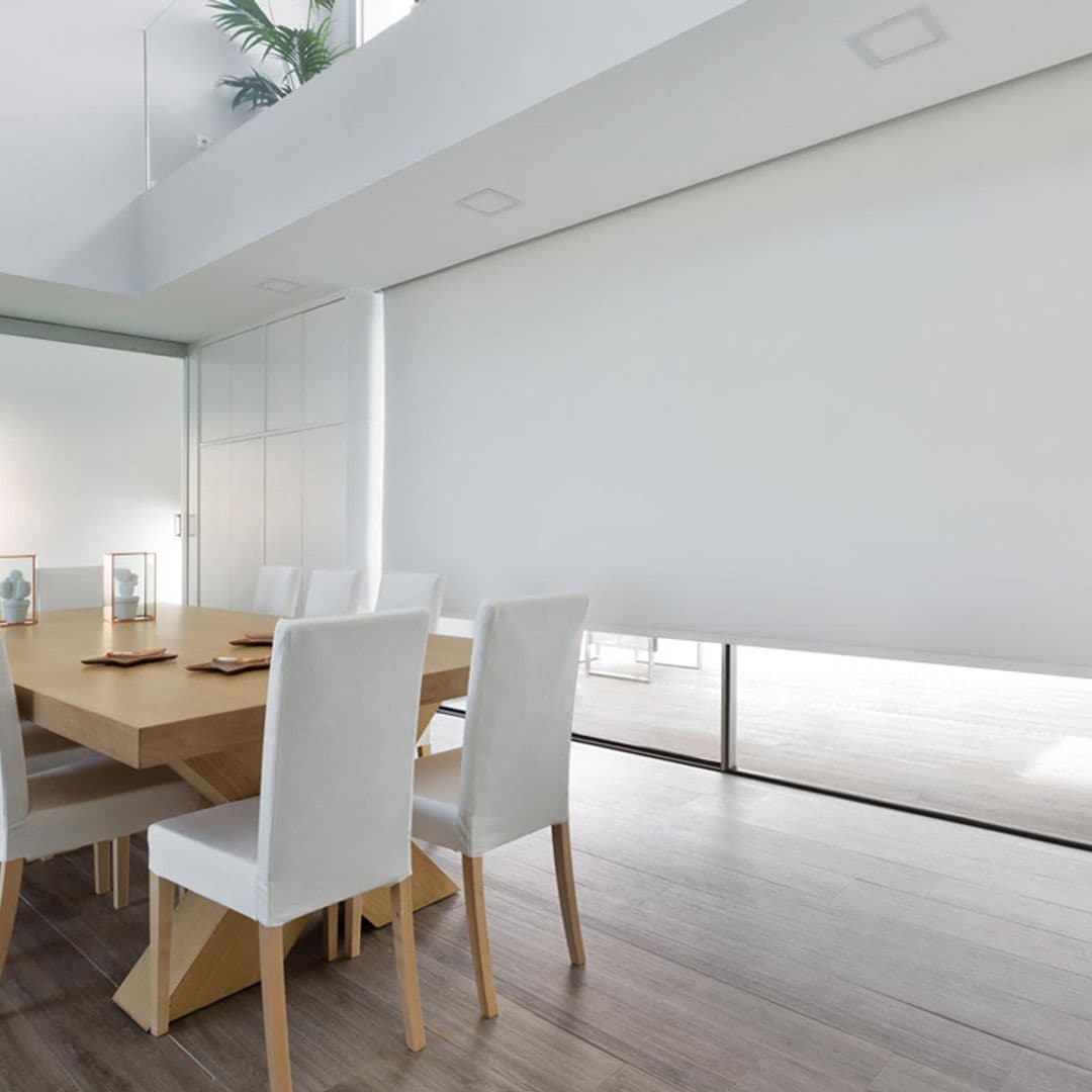 Descubre por qué la automatización de cortinas y persianas es una medida inteligente