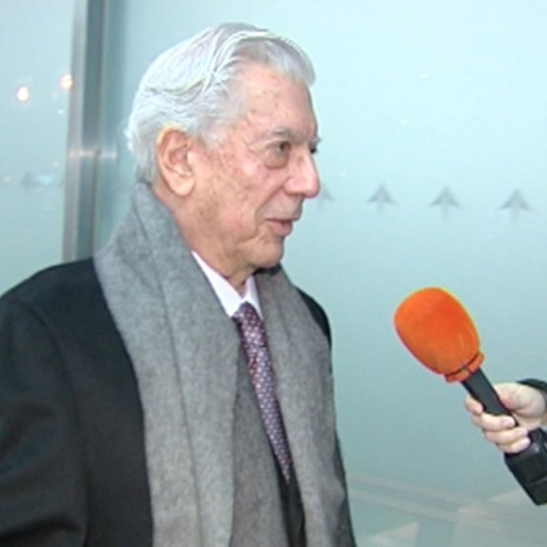 Mario Vargas Llosa aterriza en Madrid tras pasar Acción de Gracias con los hijos de Isabel Preysler: 'Son todos muy simpáticos'