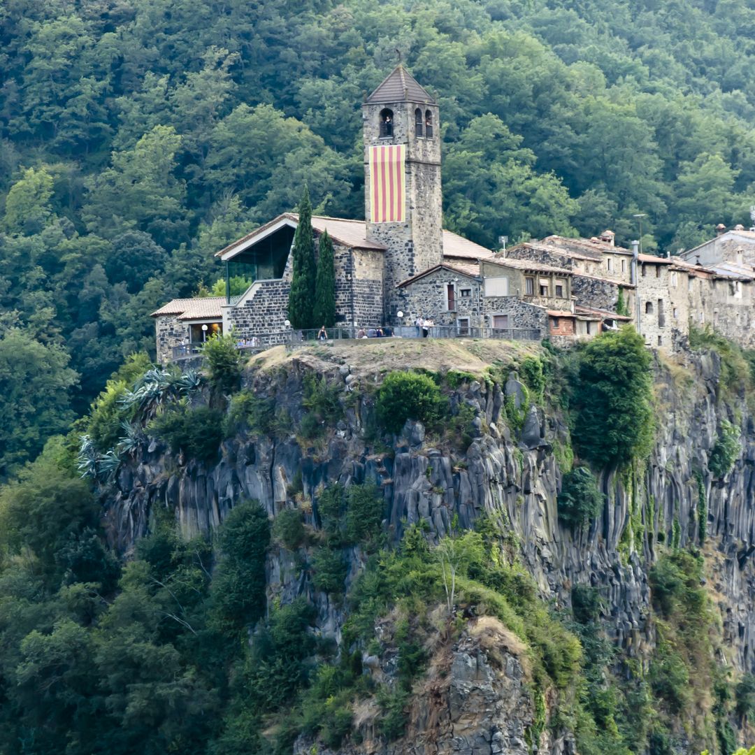 Castellfollit de la Roca, un precioso pueblo de montaña de Girona