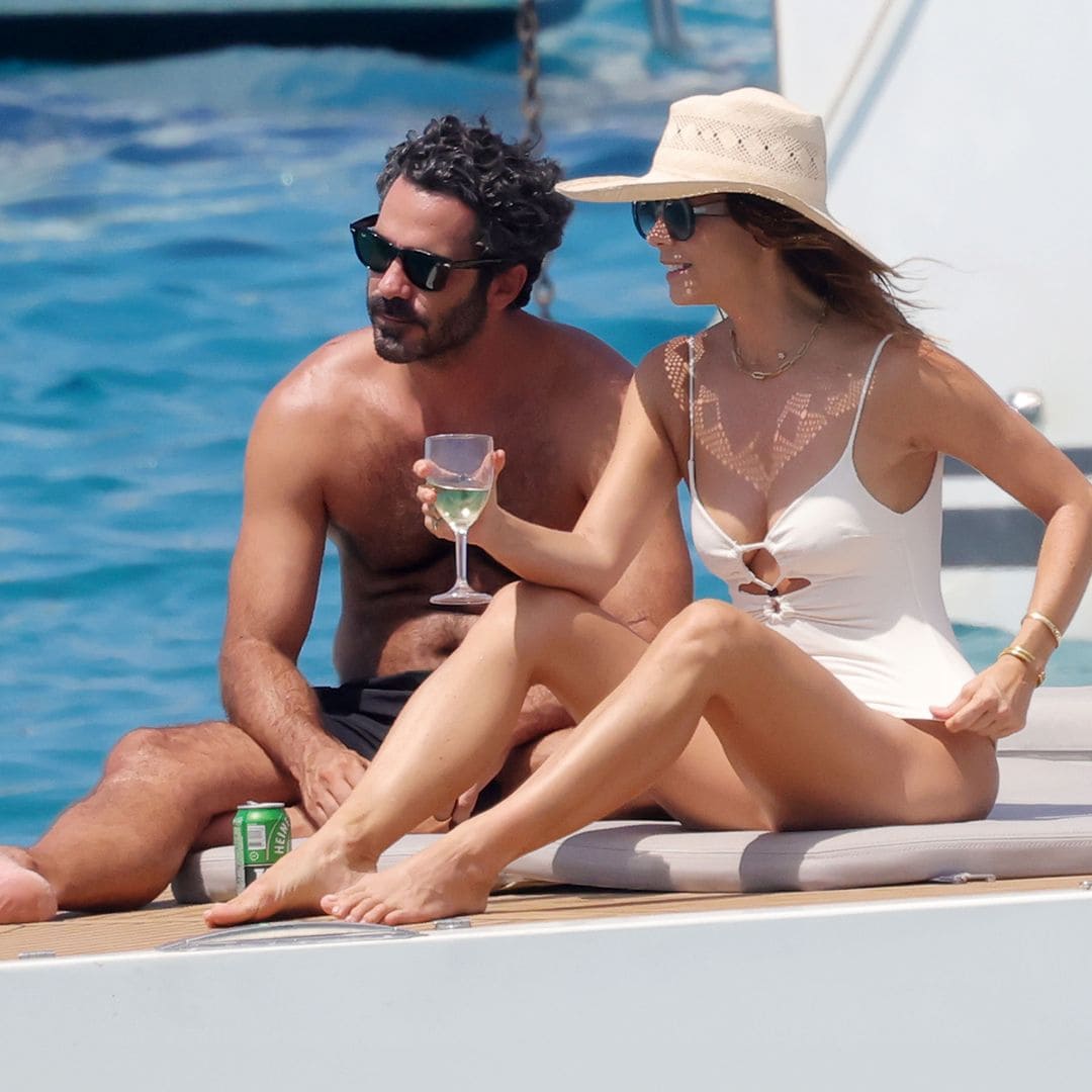 Juana Acosta en un yate con Pablo García Andrade