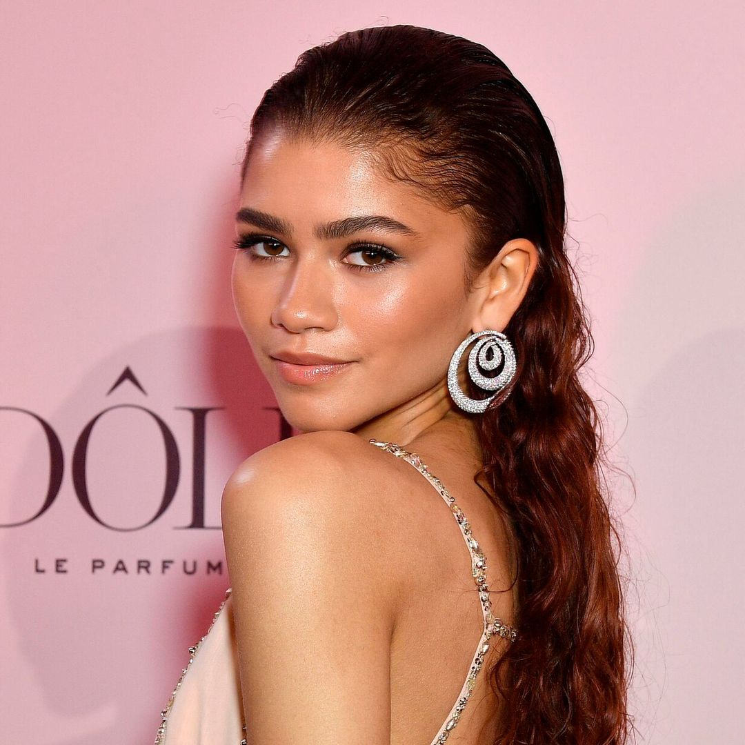 Zendaya y su producto estrella de $10 para un maquillaje con acabado natural